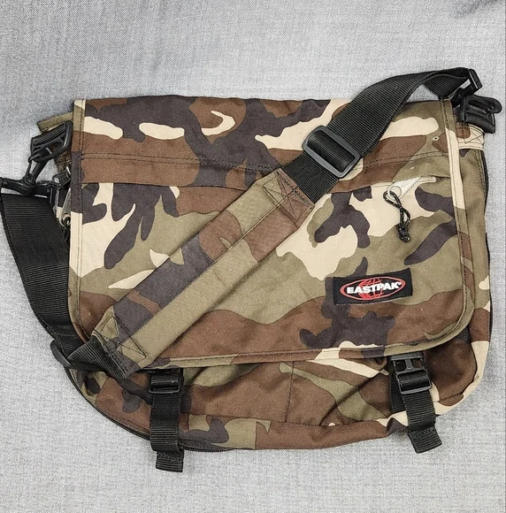 Eastpak Camo Messenger Crossbody Multi Compartment Bag. - Picture 2 of 9